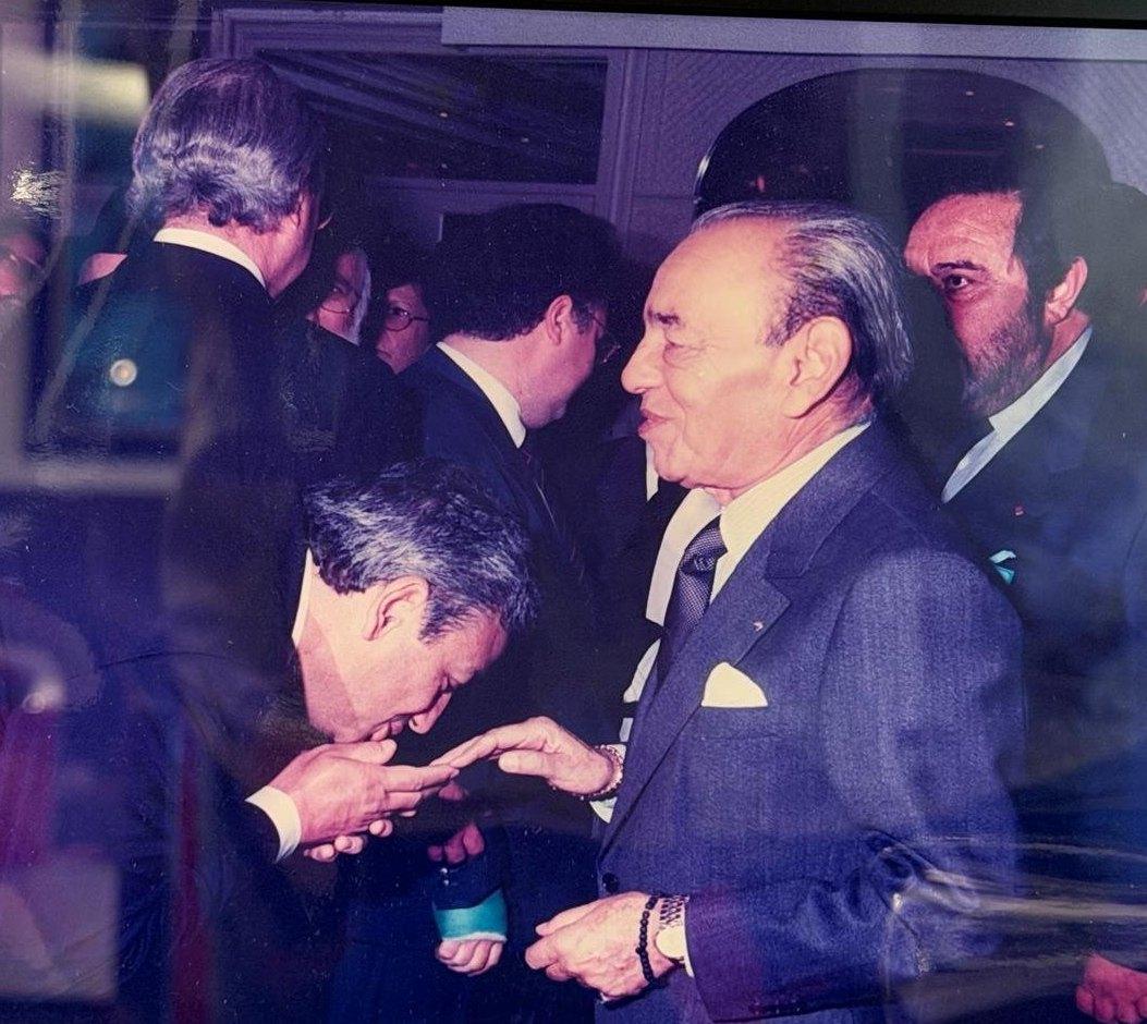 Marcel Cohen kisses the hand of King Hassan II of Morocco, the greeting Moroccan protocol reserves for the sovereign
